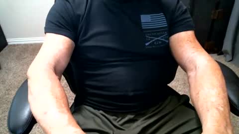 Snapshot of fitguy40 chatting on 07-08-26, 08:02 fitguy40 online show from 07-08-26, 08:02