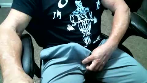 Snapshot of fitguy40 chatting on 07-26-26, 04:09 fitguy40 online show from 07-26-26, 04:09
