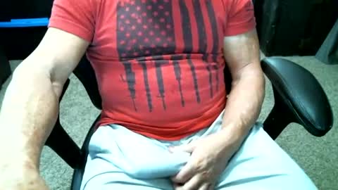 Snapshot of fitguy40 chatting on 07-29-26, 08:40 fitguy40 online show from 07-29-26, 08:40