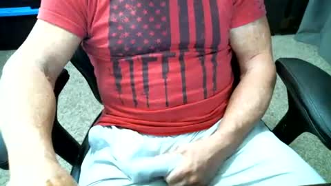 Snapshot of fitguy40 chatting on 08-05-26, 09:06 fitguy40 online show from 08-05-26, 09:06