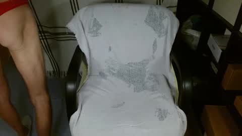 Snapshot of fithotguy90 chatting on 01-18-26, 06:12 Luis online show from 01-18-26, 06:12