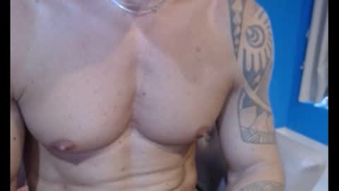 Snapshot of fitness1989 chatting on 10-13-25, 07:30 fitness1989 online show from 10-13-25, 07:30
