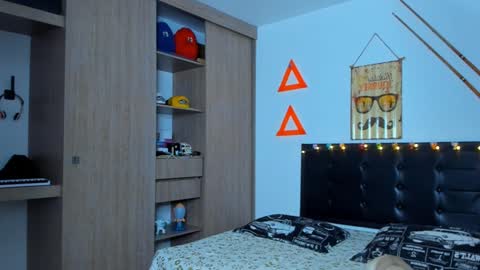 Elias Valencia online show from 01-29-25, 01:16