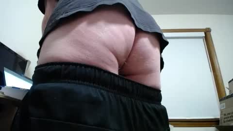 Snapshot of fitshow75 chatting on 01-19-26, 12:09 Links in Bio below online show from 01-19-26, 12:09