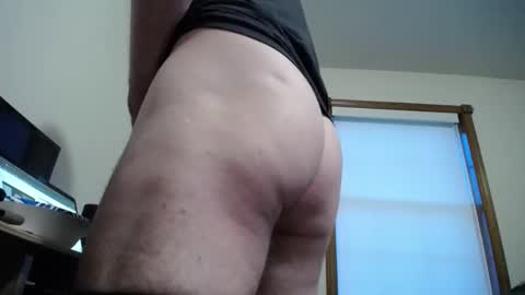 Snapshot of fitshow75 chatting on 04-03-26, 11:19 Links in Bio below online show from 04-03-26, 11:19