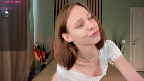 im Linda please give me thumbs up online show from 09-18-25, 03:08