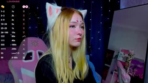 Snapshot of flaircorell chatting on 09-15-25, 04:01 Sophie online show from 09-15-25, 04:01