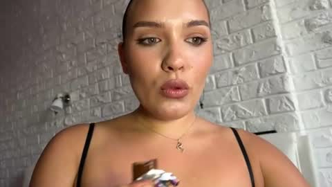 Emma online show from 07-20-26, 10:07