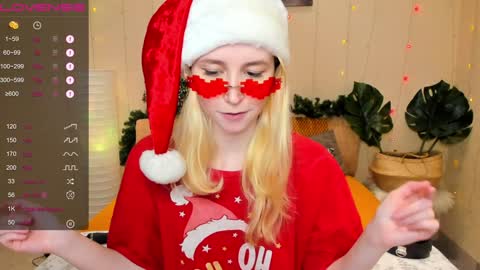 Snapshot of fleximona chatting on 12-20-24, 12:49 FlexiMona online show from 12-20-24, 12:49