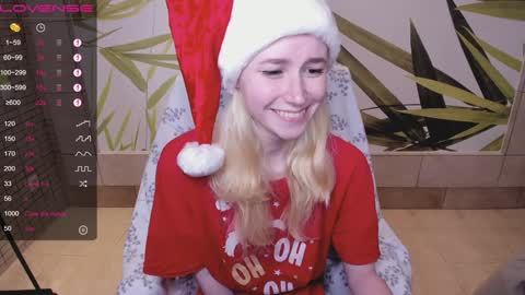Snapshot of fleximona chatting on 12-22-24, 12:16 FlexiMona online show from 12-22-24, 12:16
