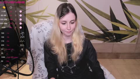 Snapshot of fleximona chatting on 01-26-25, 12:43 FlexiMona online show from 01-26-25, 12:43