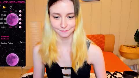 Snapshot of fleximona chatting on 02-14-25, 11:42 FlexiMona online show from 02-14-25, 11:42