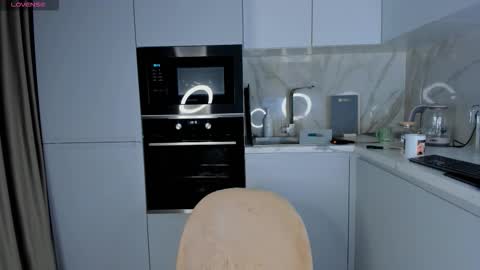 Emely  online show from 09-11-25, 06:30