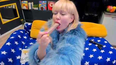 Mary online show from 03-01-25, 01:22