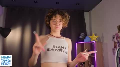 Snapshot of florenceherrick chatting on 12-14-25, 06:12 Margo online show from 12-14-25, 06:12