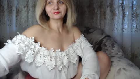 Snapshot of floretdiana chatting on 12-19-24, 06:01 floretdiana online show from 12-19-24, 06:01