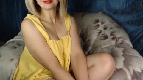 Snapshot of floretdiana chatting on 10-21-25, 08:53 floretdiana online show from 10-21-25, 08:53