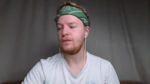 Snapshot of flower_haze chatting on 12-26-24, 02:44 Alexander online show from 12-26-24, 02:44