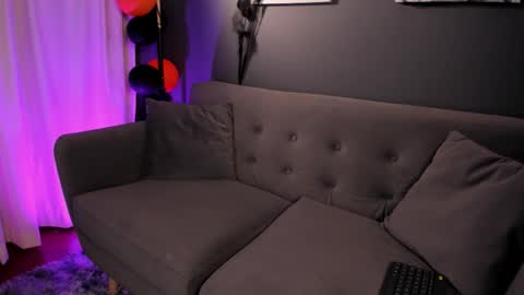 Snapshot of flower_smith_ chatting on 10-18-25, 11:55 Its a pleasure to meet you. Im Flower. Help me reach 1k. Follow me. online show from 10-18-25, 11:55