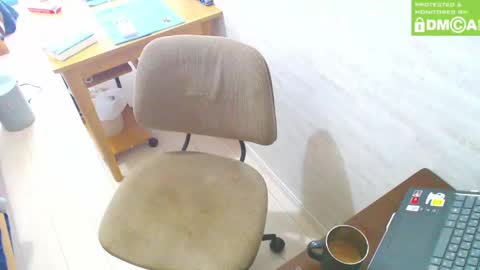 Snapshot of flowerbox chatting on 02-15-25, 06:02 flowerbox online show from 02-15-25, 06:02