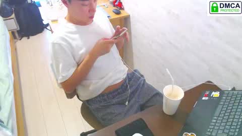 Snapshot of flowerbox chatting on 11-03-25, 06:25 flowerbox online show from 11-03-25, 06:25