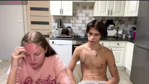flowerscouple online show from 07-18-26, 11:19