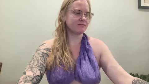 Snapshot of flowingpeach chatting on 01-14-26, 06:46 flowingpeach online show from 01-14-26, 06:46