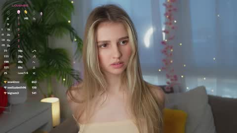 Snapshot of fluffy_angel chatting on 12-10-24, 09:44 Adeline online show from 12-10-24, 09:44