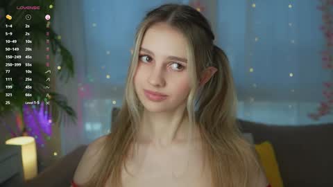 Snapshot of fluffy_angel chatting on 12-24-24, 08:33 Adeline online show from 12-24-24, 08:33