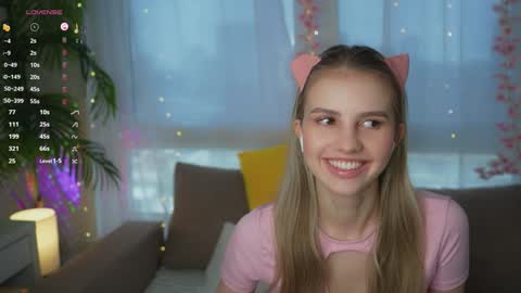 Snapshot of fluffy_angel chatting on 12-25-24, 08:40 Adeline online show from 12-25-24, 08:40