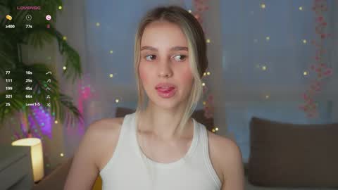 Snapshot of fluffy_angel chatting on 01-11-25, 07:49 Adeline online show from 01-11-25, 07:49