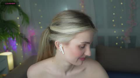 Snapshot of fluffy_angel chatting on 01-20-25, 02:46 Adeline online show from 01-20-25, 02:46