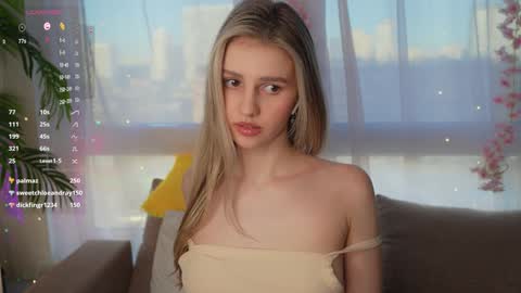 Snapshot of fluffy_angel chatting on 01-21-25, 12:18 Adeline online show from 01-21-25, 12:18