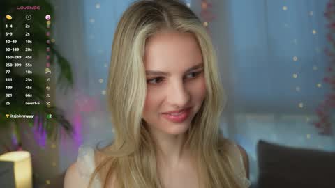 Snapshot of fluffy_angel chatting on 01-26-25, 07:53 Adeline online show from 01-26-25, 07:53