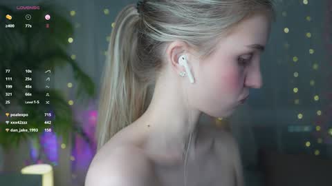 Snapshot of fluffy_angel chatting on 01-27-25, 02:35 Adeline online show from 01-27-25, 02:35