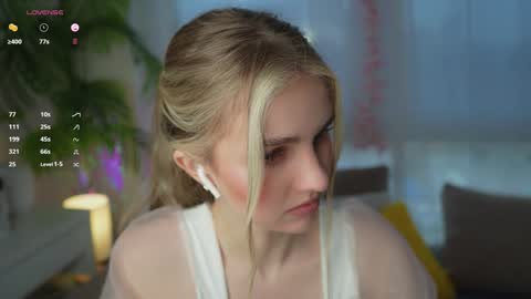 Snapshot of fluffy_angel chatting on 01-29-25, 09:12 Adeline online show from 01-29-25, 09:12