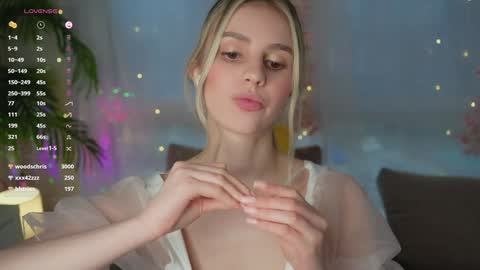 Snapshot of fluffy_angel chatting on 01-29-25, 12:13 Adeline online show from 01-29-25, 12:13