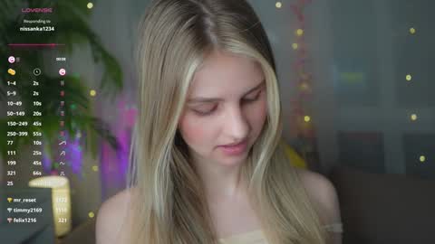 Snapshot of fluffy_angel chatting on 01-30-25, 03:08 Adeline online show from 01-30-25, 03:08