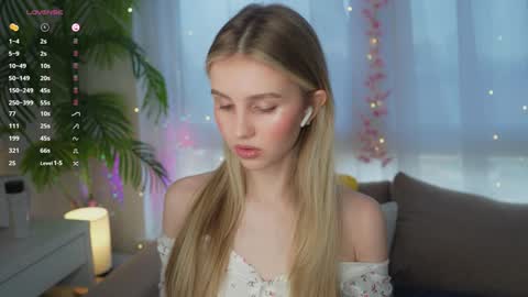 Snapshot of fluffy_angel chatting on 02-06-25, 08:07 Adeline online show from 02-06-25, 08:07