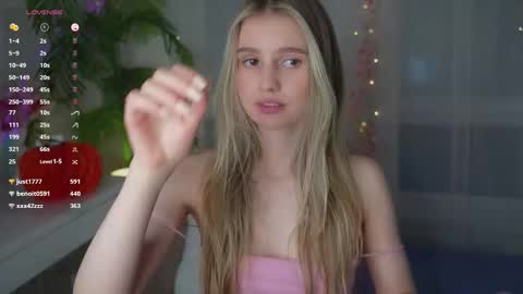 Snapshot of fluffy_angel chatting on 02-12-25, 02:43 Adeline online show from 02-12-25, 02:43