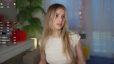 Snapshot of fluffy_angel chatting on 03-10-25, 02:37 Adeline online show from 03-10-25, 02:37