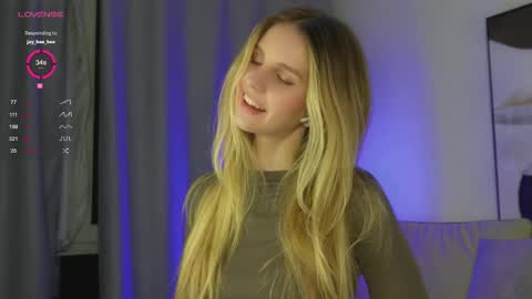 Snapshot of fluffy_angel chatting on 10-27-25, 05:17 Adeline online show from 10-27-25, 05:17