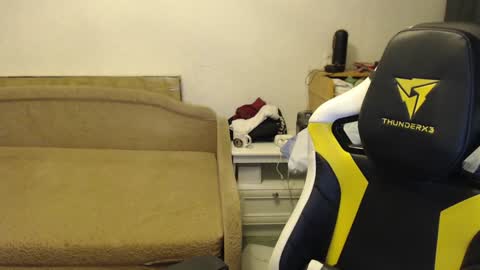 Snapshot of fluffy_boney chatting on 02-04-25, 01:45 Alexey online show from 02-04-25, 01:45