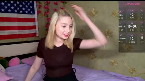 Snapshot of fluffy_cloude chatting on 10-25-25, 12:23 fluffy_cloude online show from 10-25-25, 12:23