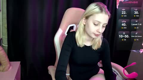 Snapshot of fluffy_cloude chatting on 11-19-25, 12:38 fluffy_cloude online show from 11-19-25, 12:38