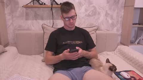 Snapshot of fluffy_hat chatting on 07-13-26, 04:59 Fluffy and Krut online show from 07-13-26, 04:59