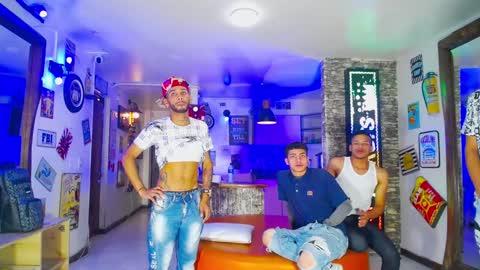 Snapshot of flyckers chatting on 12-15-24, 01:13 flyckers online show from 12-15-24, 01:13