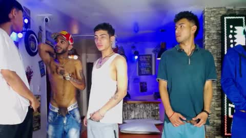 Snapshot of flyckers chatting on 12-17-24, 06:42 flyckers online show from 12-17-24, 06:42