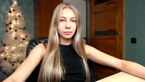 Snapshot of fofhcf chatting on 12-26-24, 09:26 Molli  Ready for any play with you. Hottest show in pvt  Help a student earn big tokens  online show from 12-26-24, 09:26