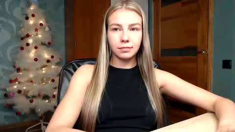 Snapshot of fofhcf chatting on 12-28-24, 02:01 Molli  Ready for any play with you. Hottest show in pvt  Help a student earn big tokens  online show from 12-28-24, 02:01